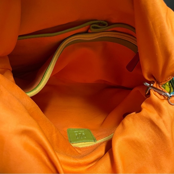 ili Color Block Leather Drawstring Shoulder Bag - Picture 9 of 10